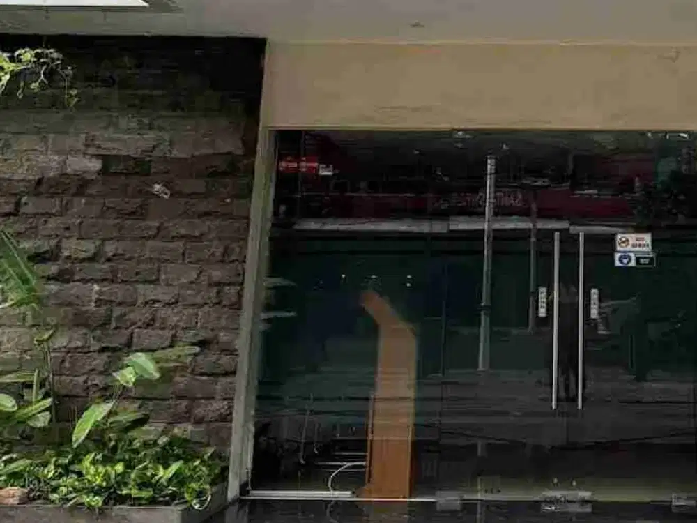 gedung 2 lantai area senopati cocok untuk showroom, resto,clinic ,cafe dll