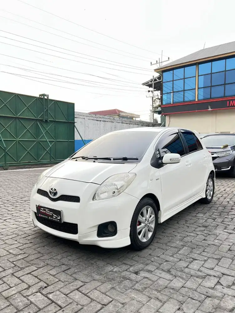 Toyota Yaris E M/T Putih 2012
