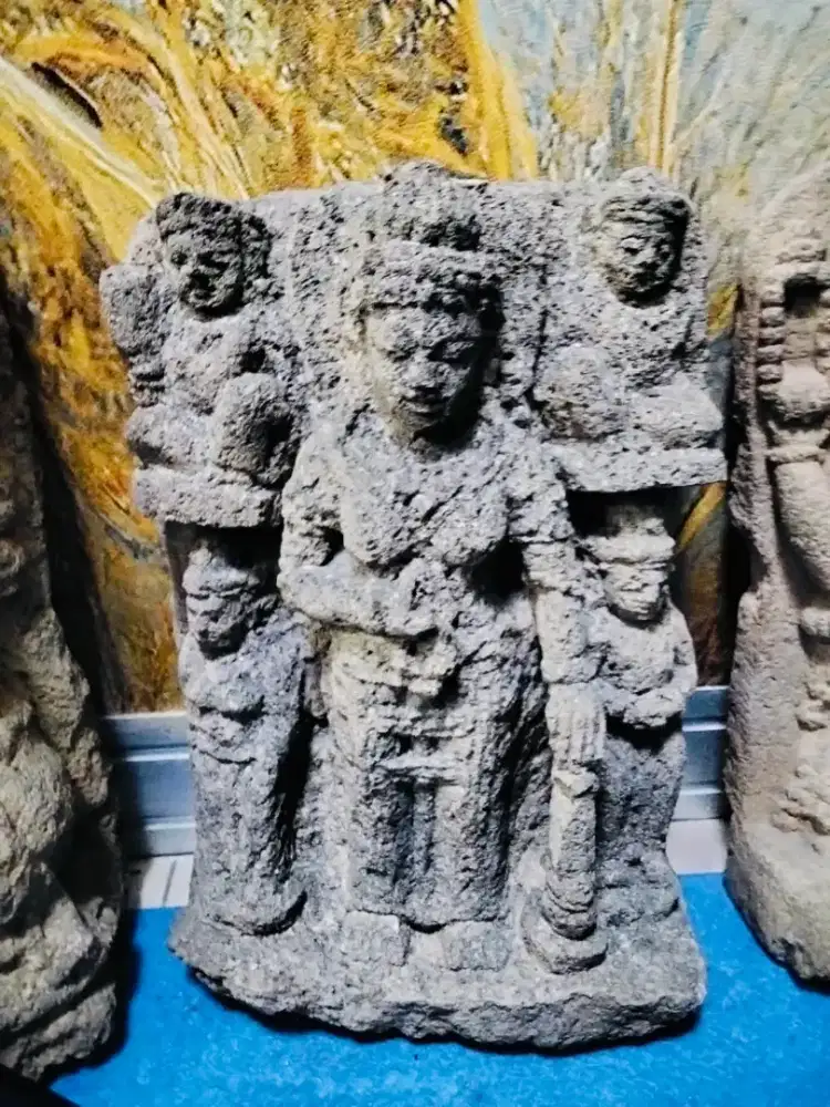 Barang antik patung langka di Jakarta