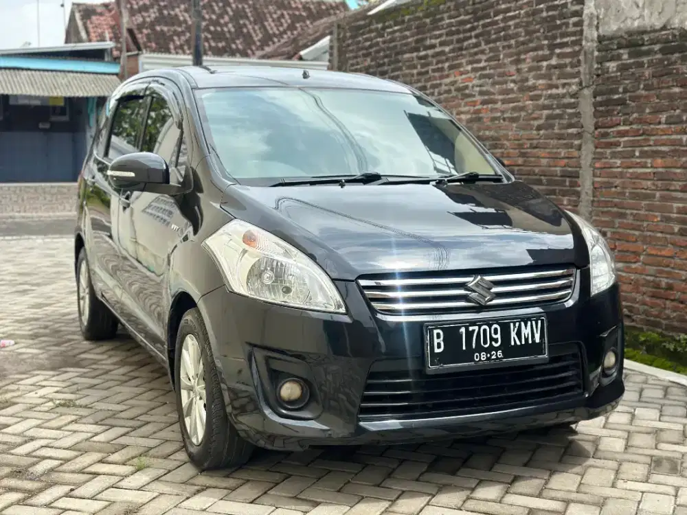 Suzuki ertiga 2013 hitam automatic