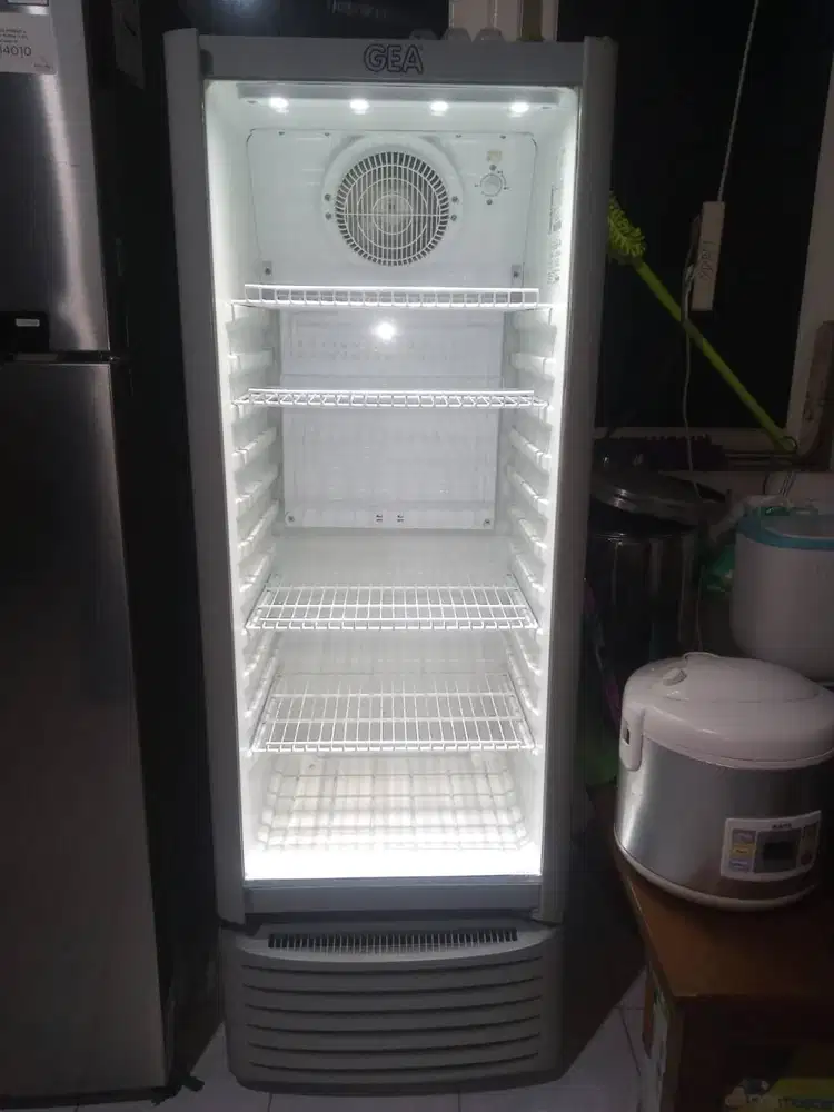 Cooler Chiller Display Kulkas showcase Kondisi Bagus Dingin Banget