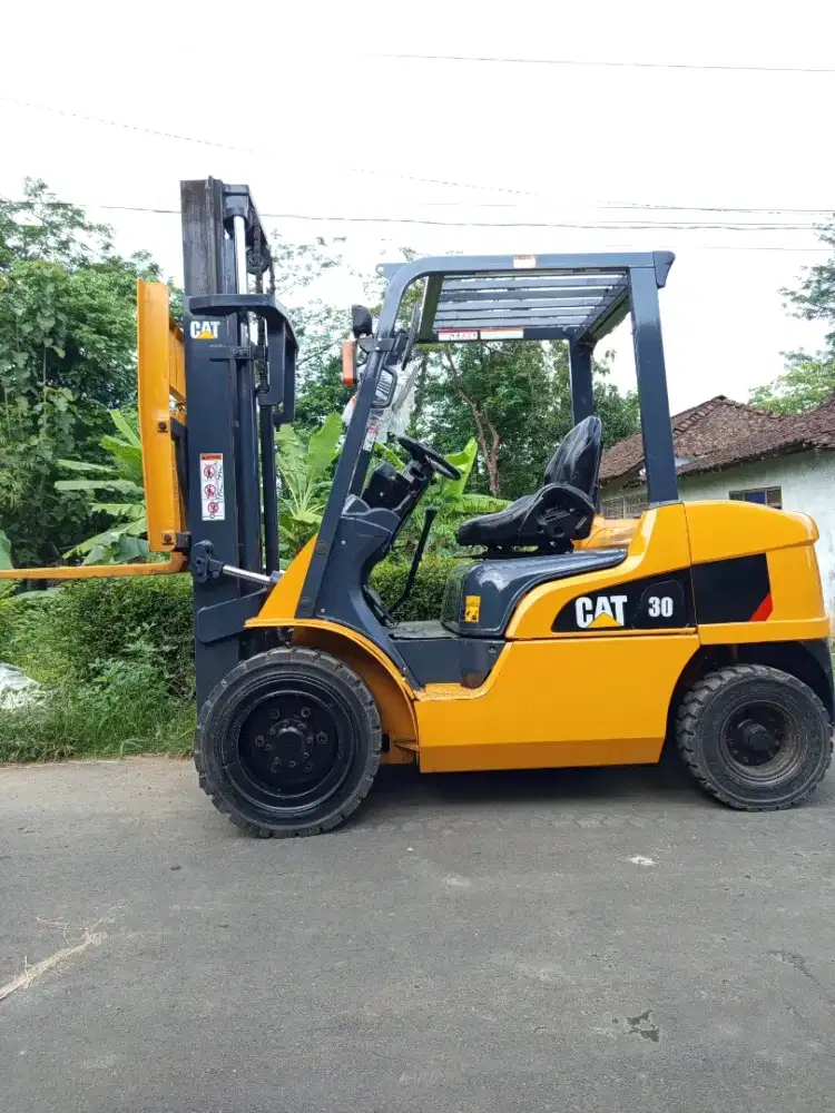 Forklift 3 Ton tahun muda 2020 Diesel Caterpillar