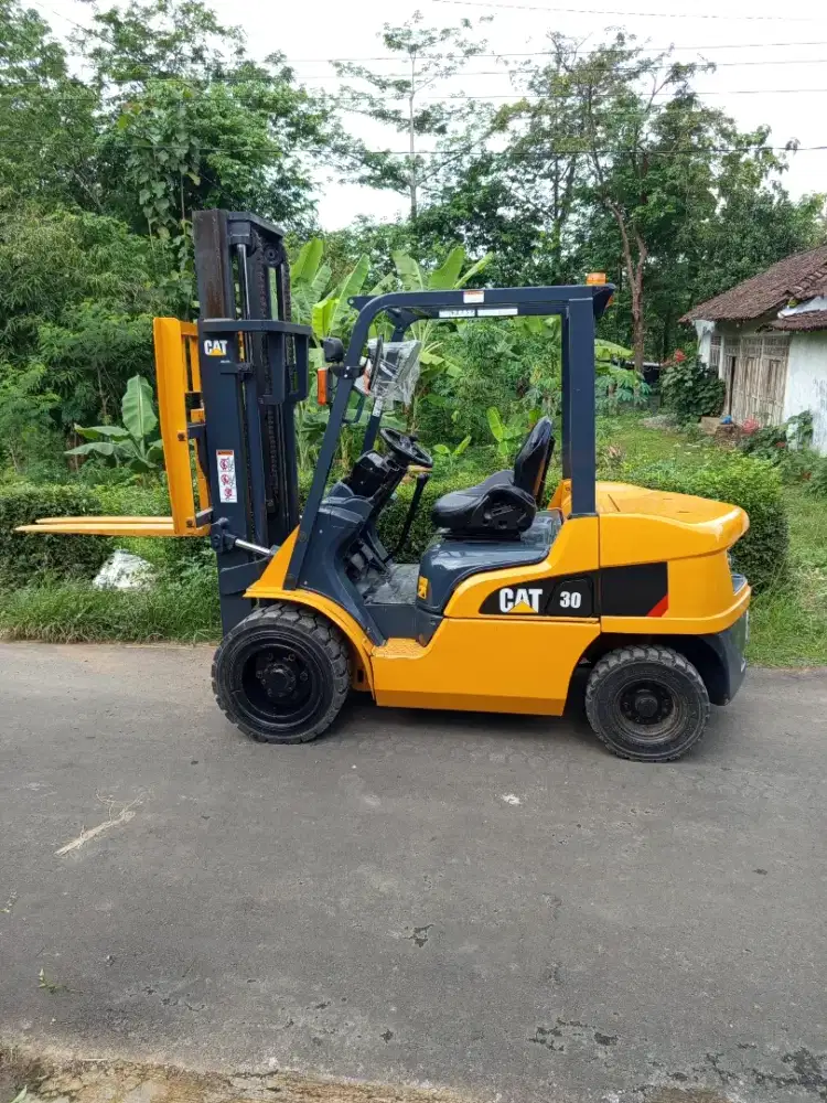Forklift 3 Ton Caterpillar 2020 Mast 3 meter murah