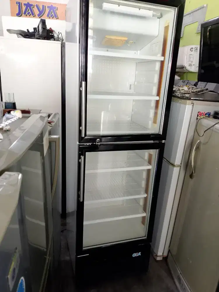 Jual showcase Gea normal dan garansi satu bulan