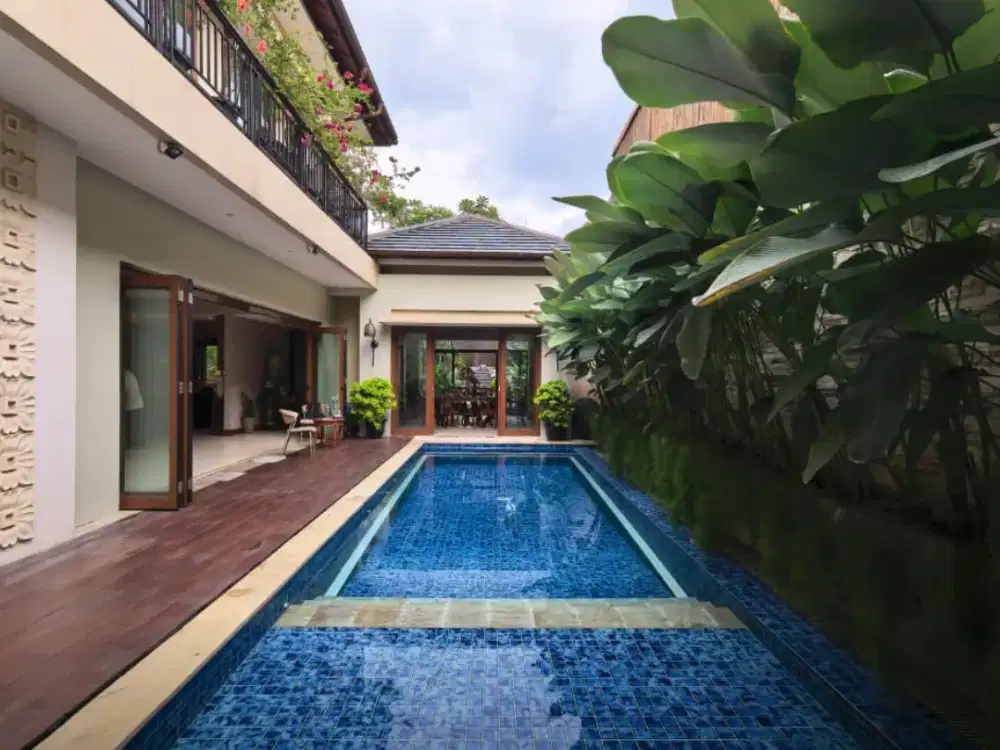 Rumah Bergaya Resort Kemang Jakarta Selatan Exclusive Cluster Open Space Sirkulasi udara yang Nyaman