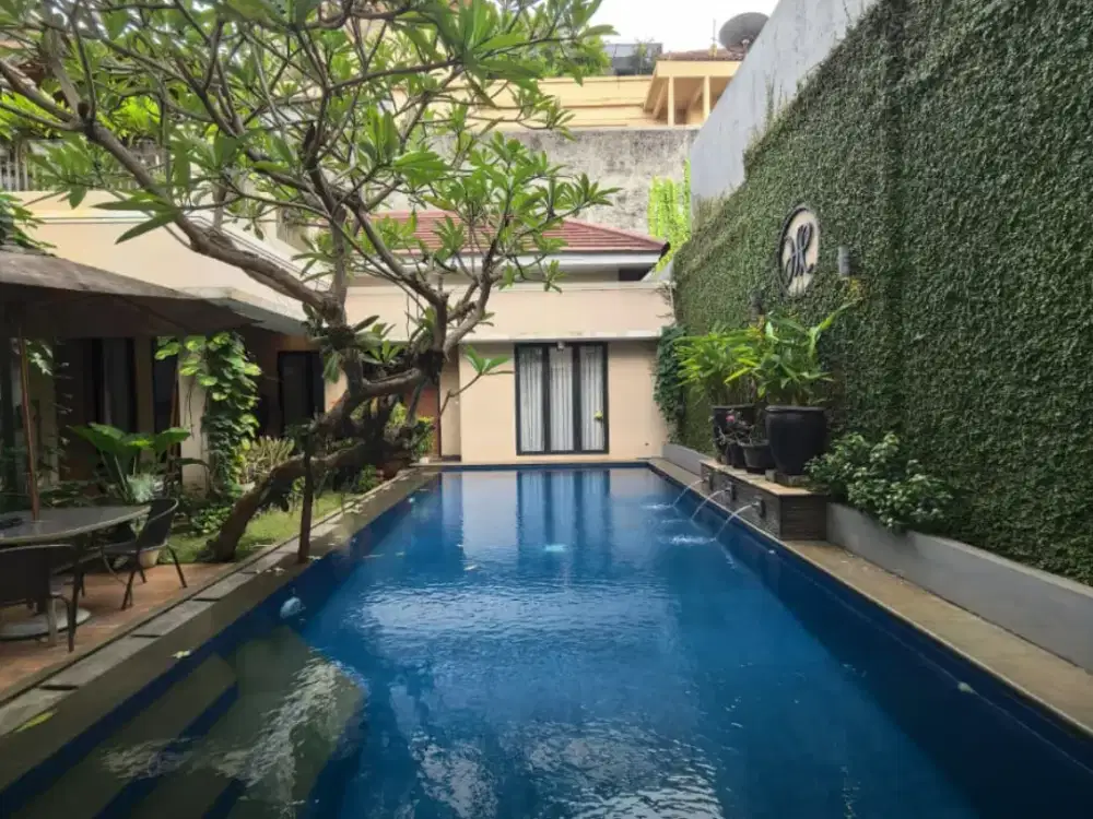 RUMAH MODERN TROPICAL CIPETE LOKASI STRATEGIS JALAN LEBAR DEKAT ANTASARI DAN CIPETE RAYA