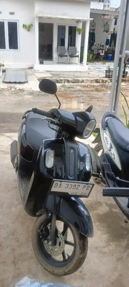 Yamaha Fazzio Hitam