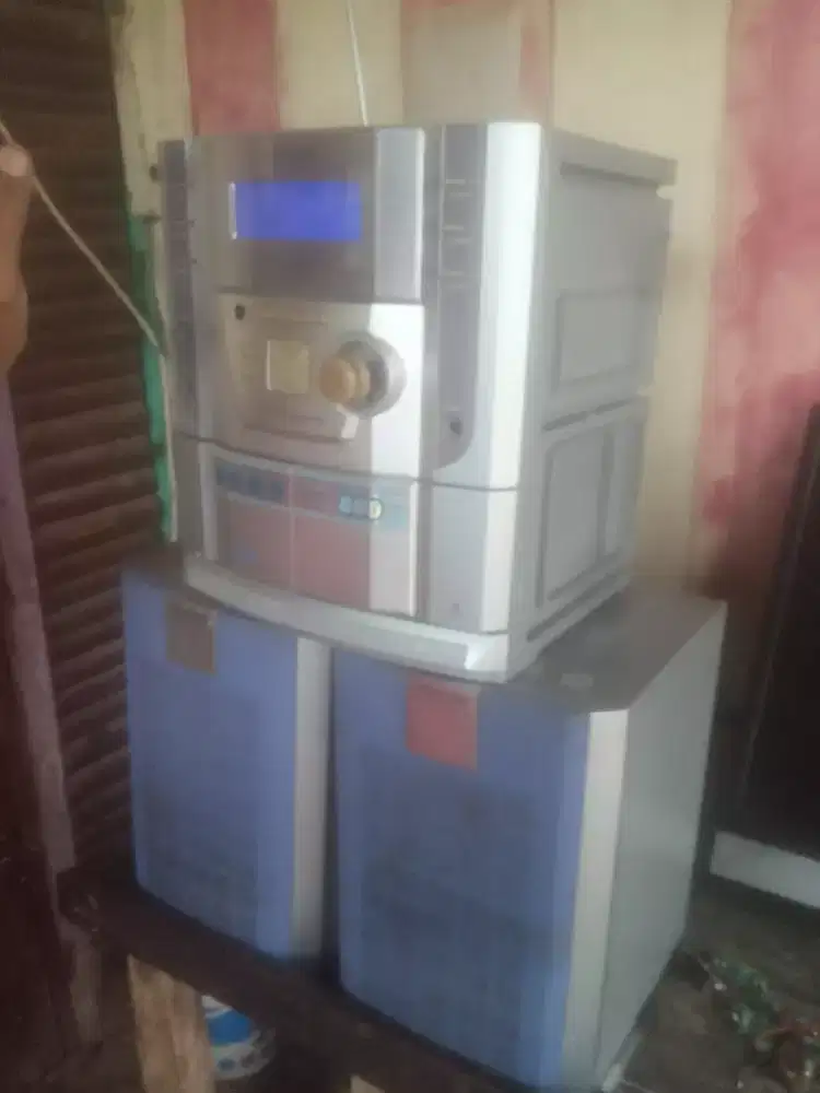 Jual aja compo polytron radio dan aux on tape cd off, pakean aja.