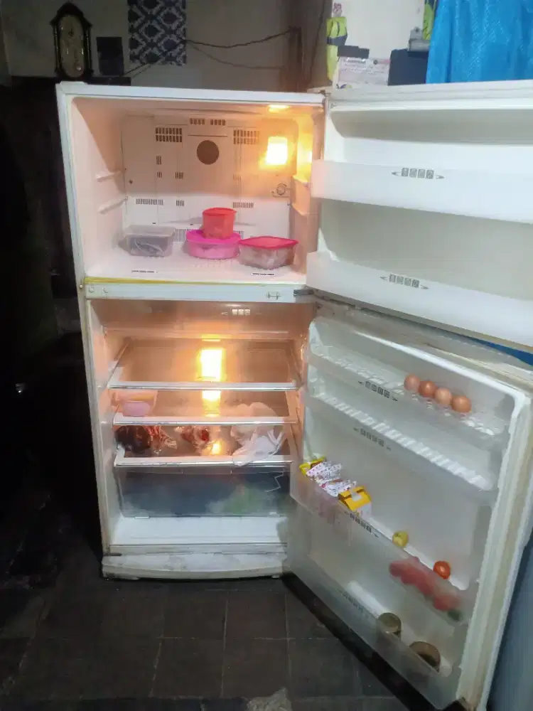 Jual kulkas Sharp superior 2 pintu ukuran jumbo ORI bisa di antar