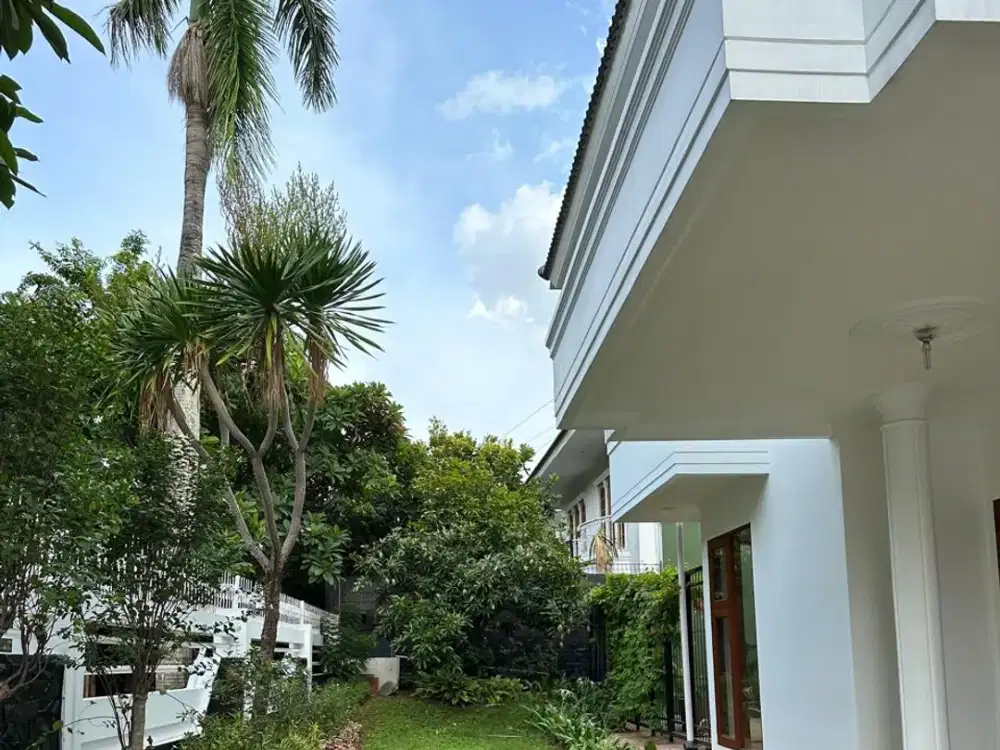 Rumah Bagus 2 Lantai, Siap Huni di Permata Hijau.