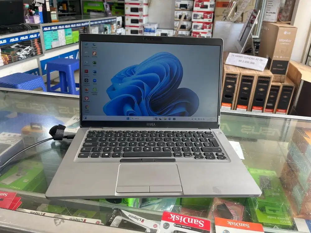 Laptop Dell Latitude Core i5 gen8 Ram 8Gb ssd 256gb garansi 6Bln