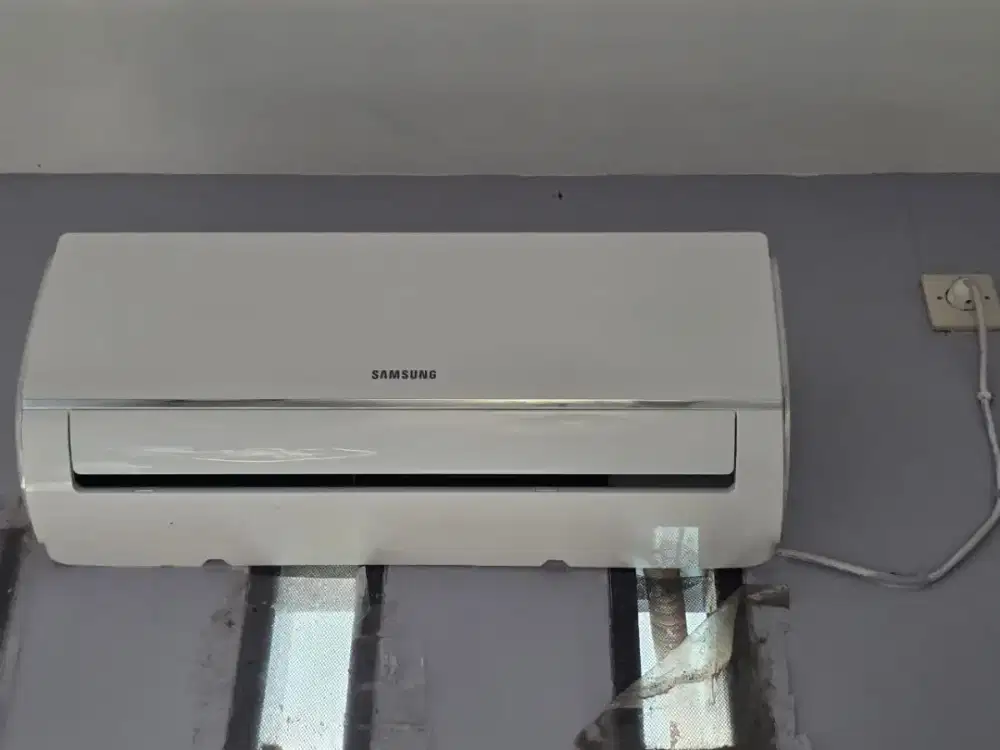 AC Samsung ½ PK Standard R32 - Mulus Like New, Masih Terpasang & Ori