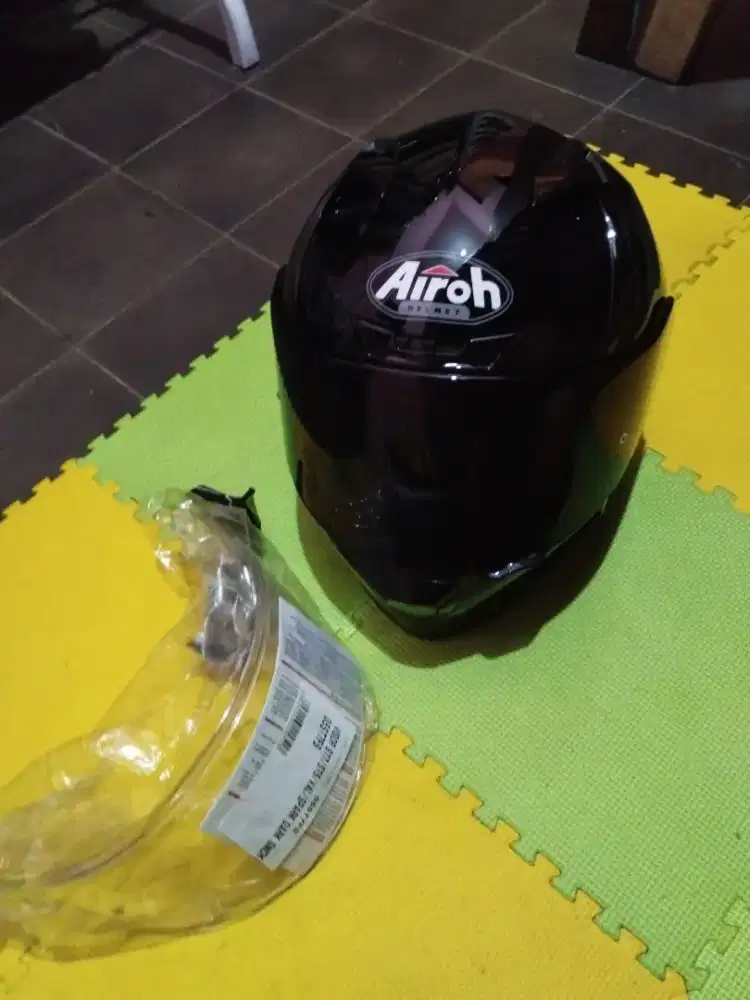 Airoh valor hitam glossy