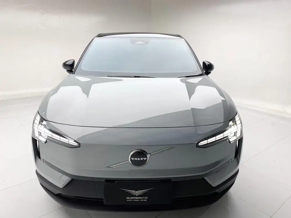 NEW - VOLVO EX30 PLUS 2025 – VAPOUR GREY ON BLACK