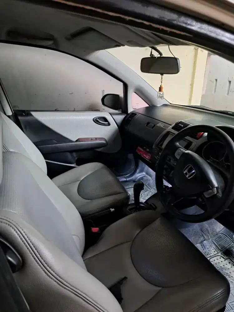 Jual mobil kesayangan Honda Jazz 2004