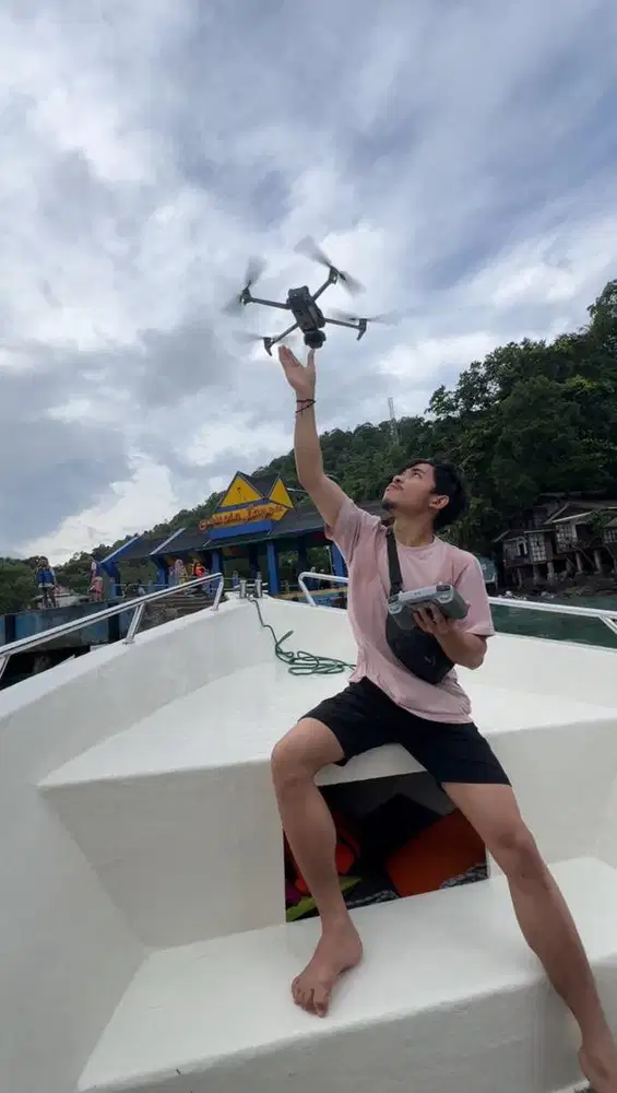 cari kerja bagian Kameramen & Pilot Drone