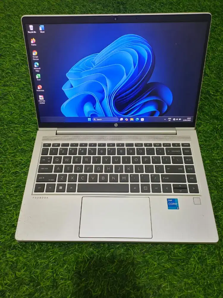 Hp Probook 430 G8 
Intel Core i5 - 1135G7