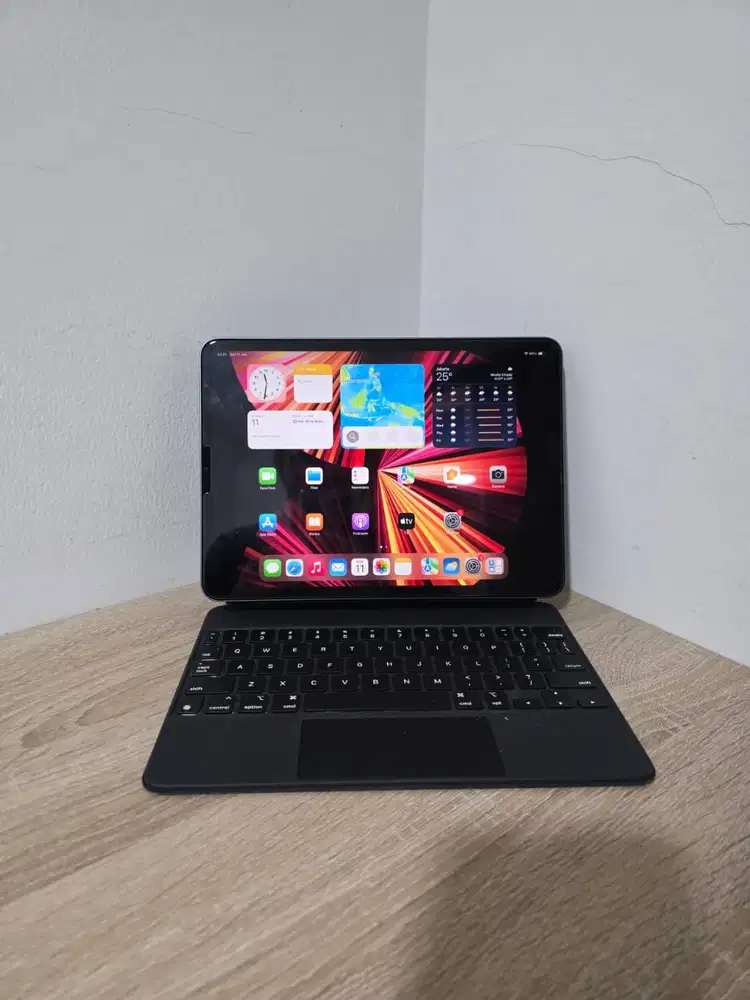 iPad Pro M1 11 256GB 256 GB Wifi Only Ex Resmi iBox + Magic Keyboard