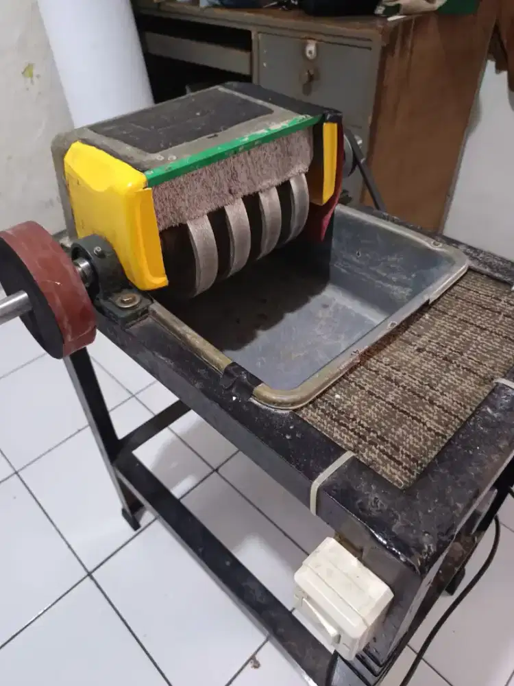 Mesin gosok/poles batu akik