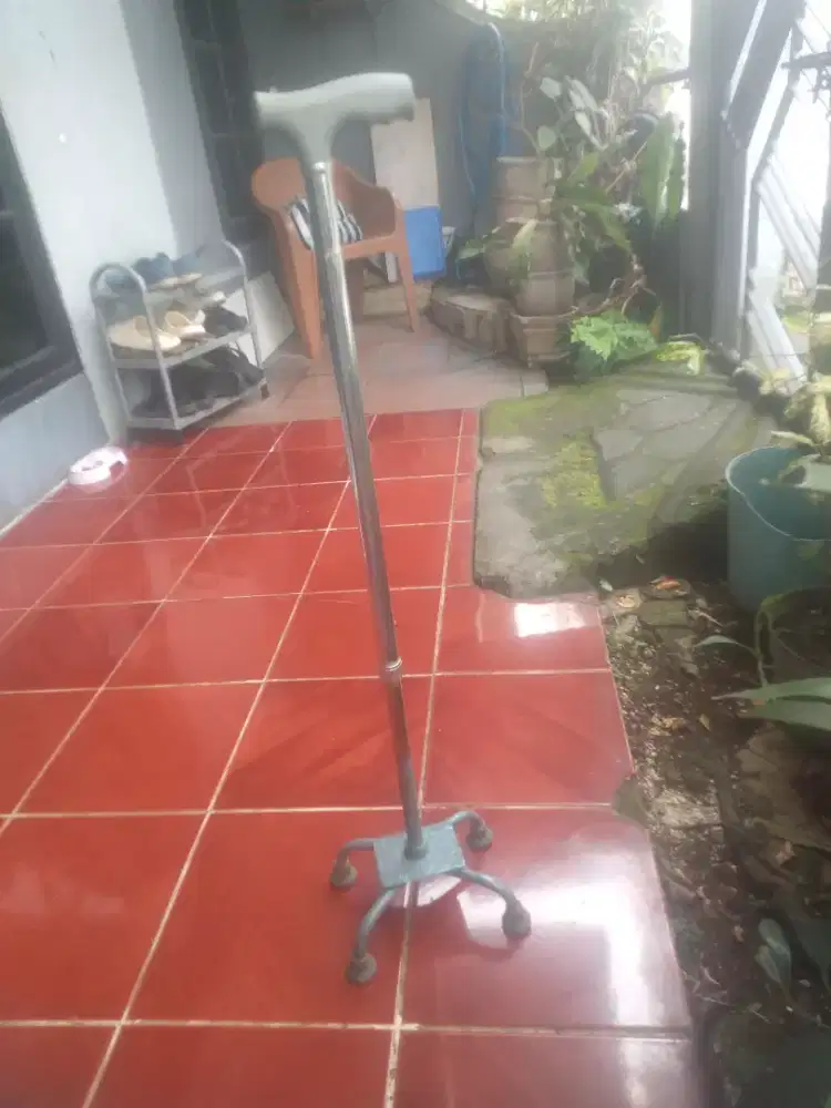 tongkat 4kaki masih layak pakai