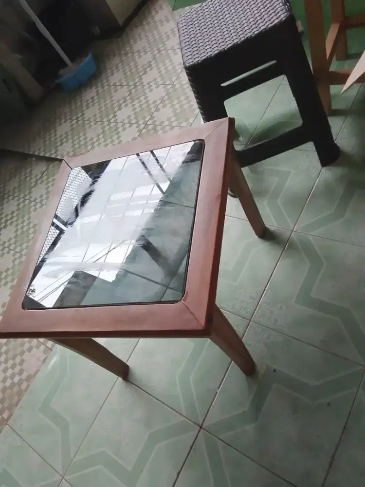 Meja kaca tinggi 46 pxl 46cm