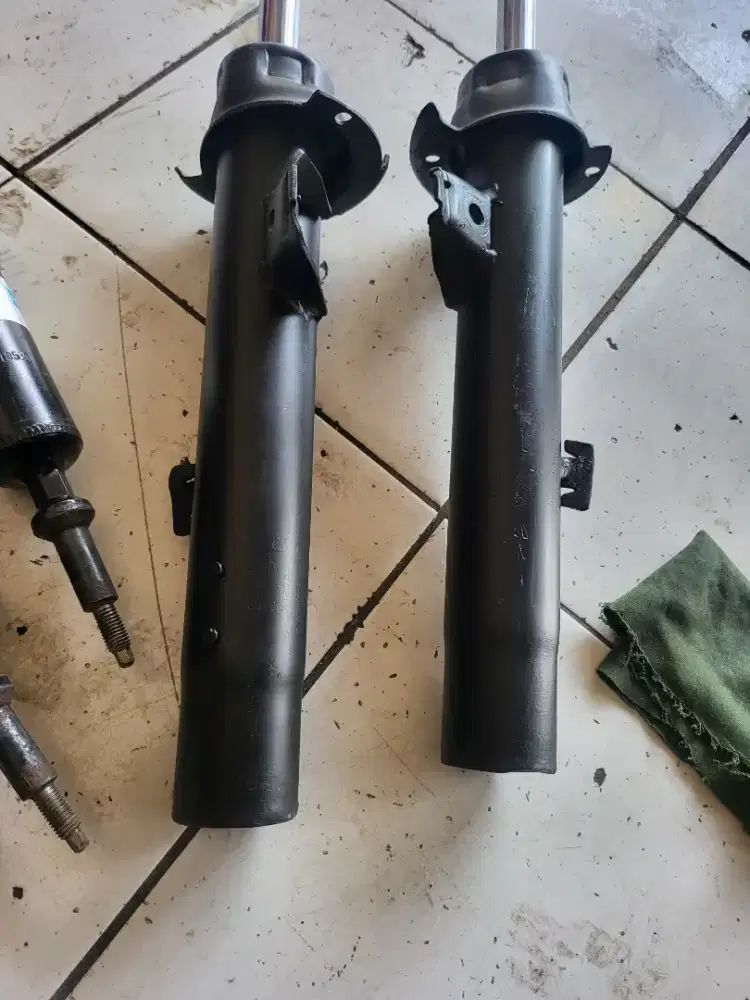 Shockbreaker Depan BMW E90 320i 325i 100% Original Copotan Mobil