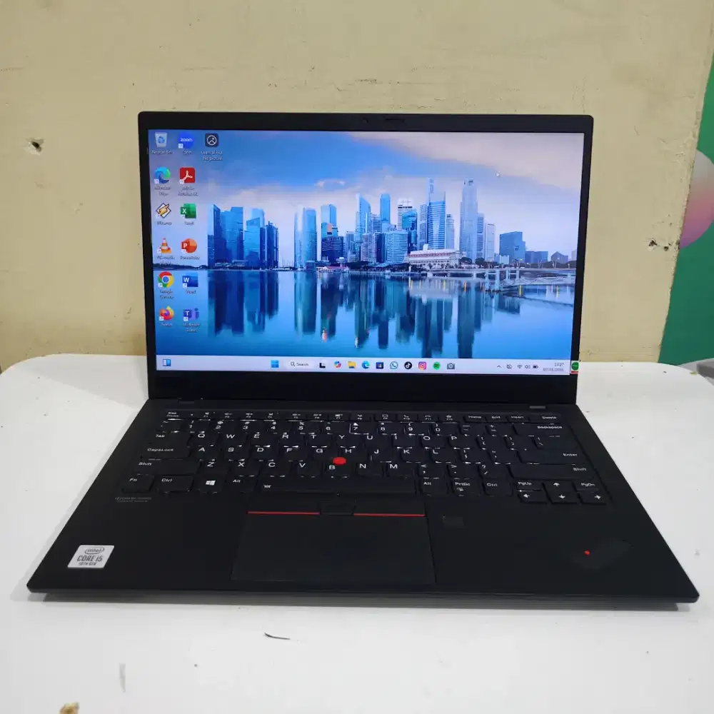 Laptop Lenovo X1 carbon 8th i5 gen 10 ram 8GB SSD 256GB