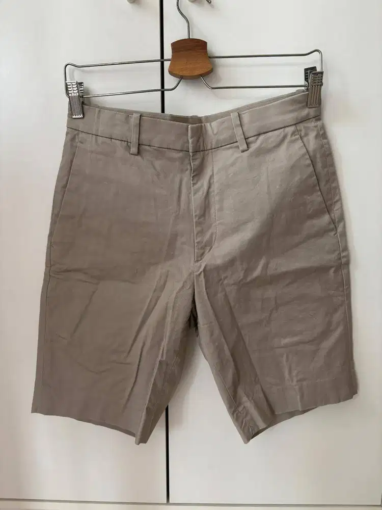 Uniqlo Celana Pendek Stretch Slim Fit - Beige