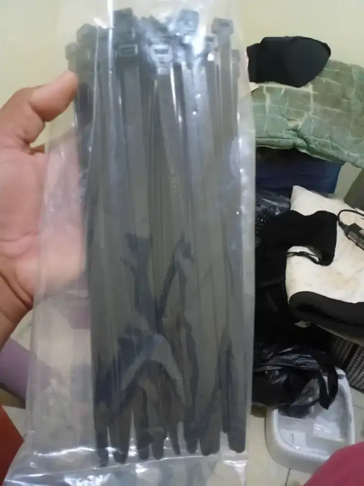 Aksesoris untuk peralatan semua elektronik dan otomotif