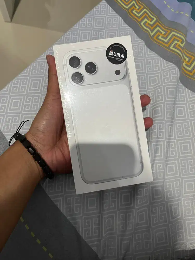 New Iphone 17 pro max 256 silver  masih segel garansi resmi