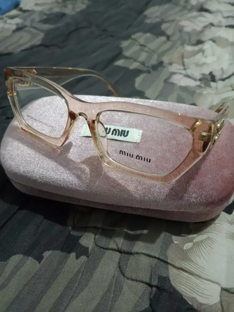 Dijual kacamata miu miu