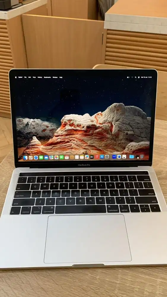 Jual cepat macbook pro touchbar 2019 Mulus