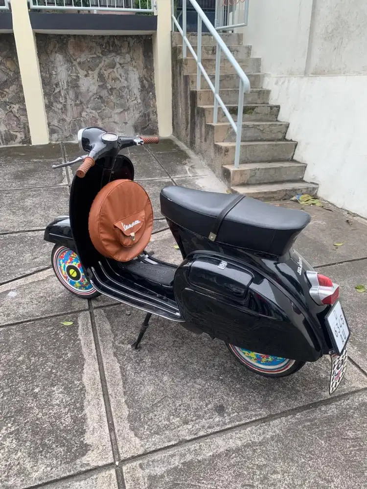 VESPA SUPER 1975 Lengkap mulus
