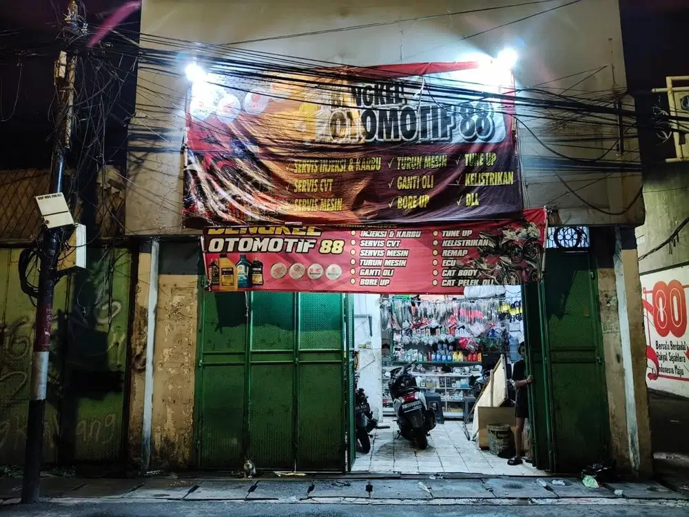 cari mekanik / montir bengkel motor handal,jujur,bertanggung jawab,