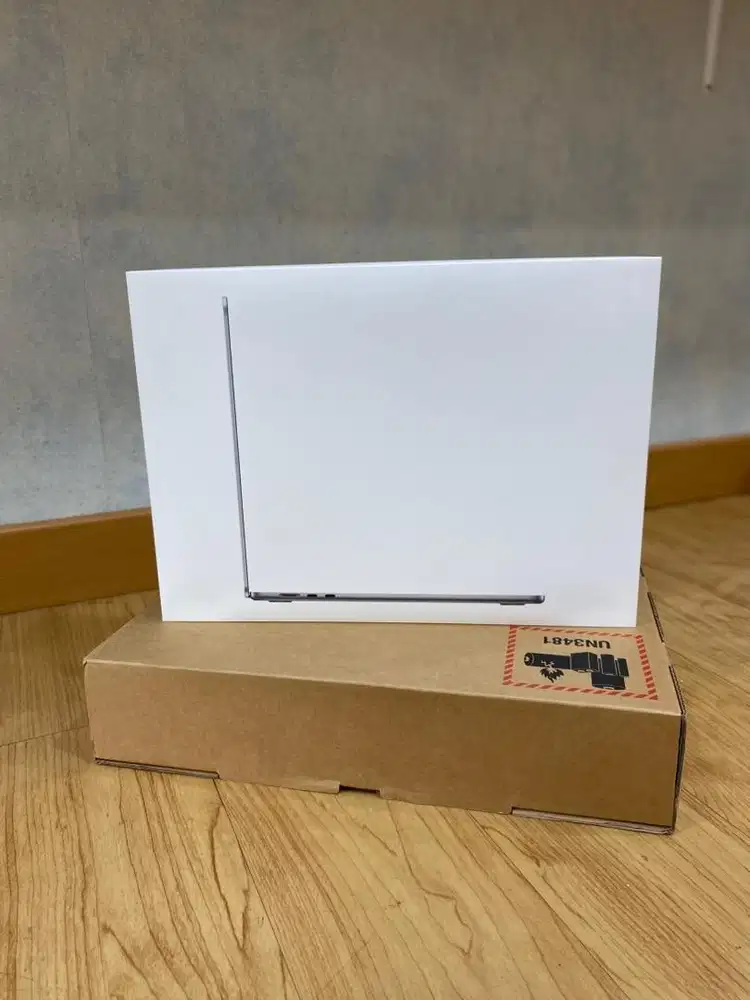 MacBook Air M3,15-inch,16/256 GB