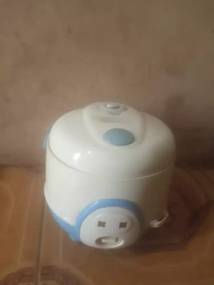 Jual aja magic com merk Miyako, ukuran 0.8L.Pemakaian aja.