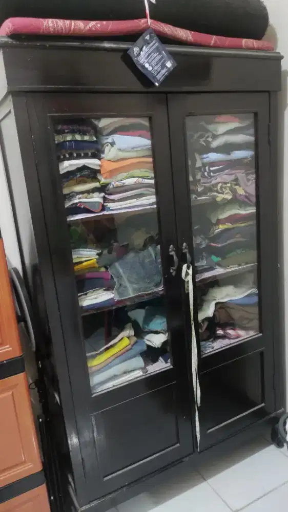 LEMARI JATI TUA KACA 2 PINTU