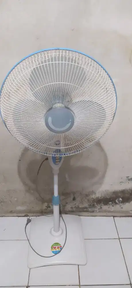 Kipas angin berdiri MIYAKO 16 inc