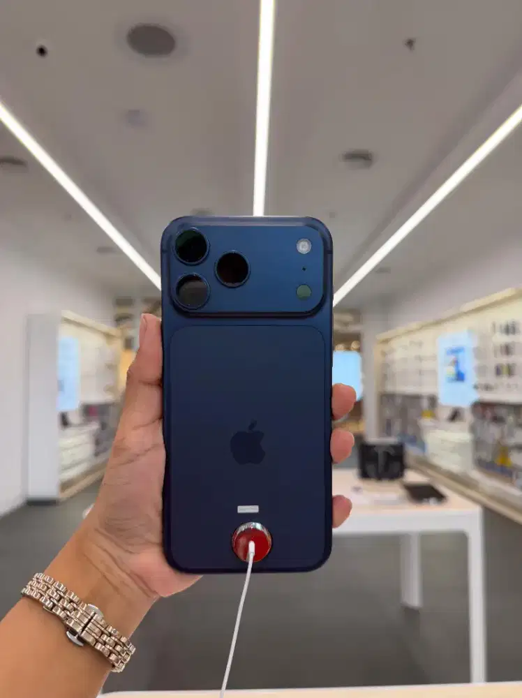 iPhone 17 pro 256 blue