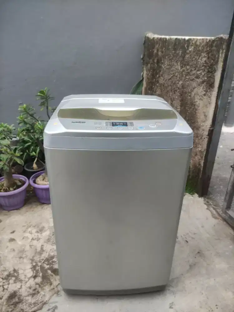 Mesin cuci 1 tabung merk LG