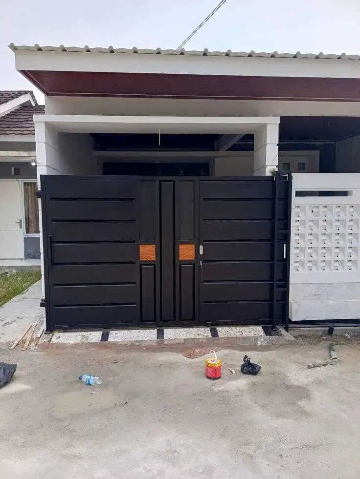 Pagar plat hitam estetik