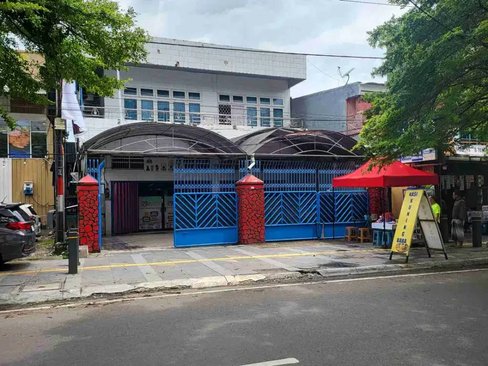 RUMAH DENGAN TANAH LUAS DI ANDI DJEMMA