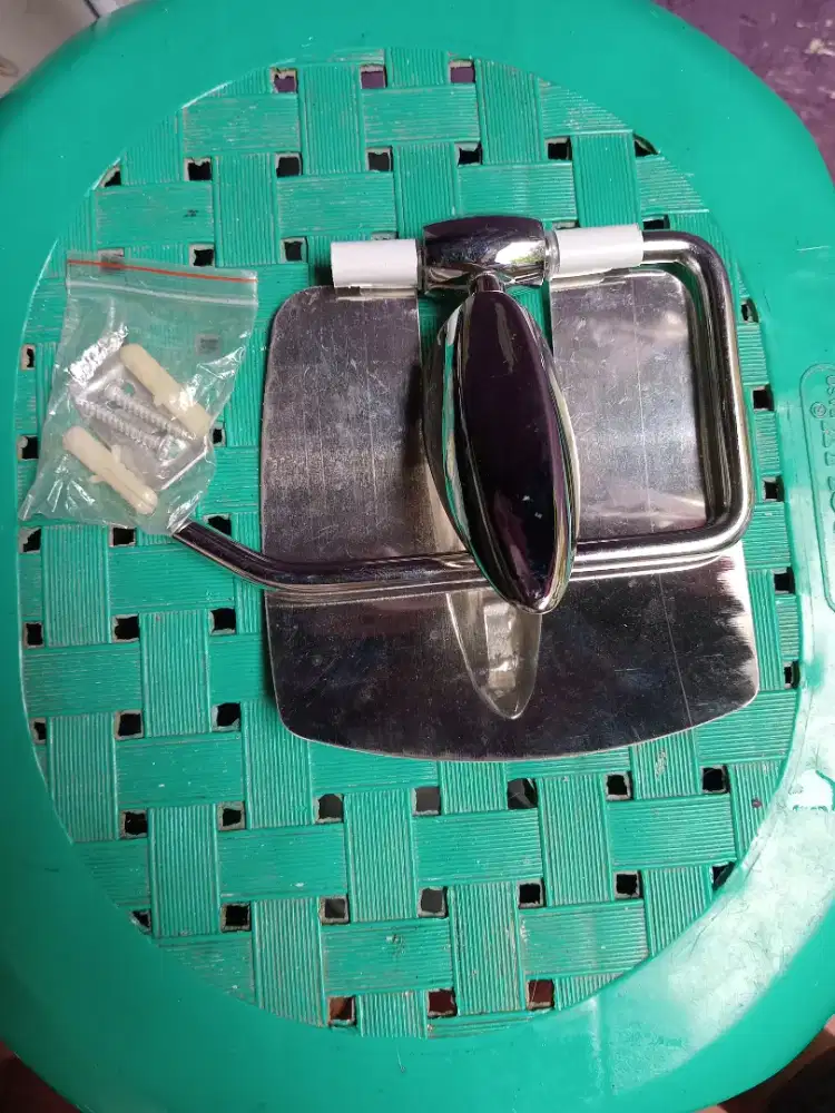 Tempat tisu kamar mandi