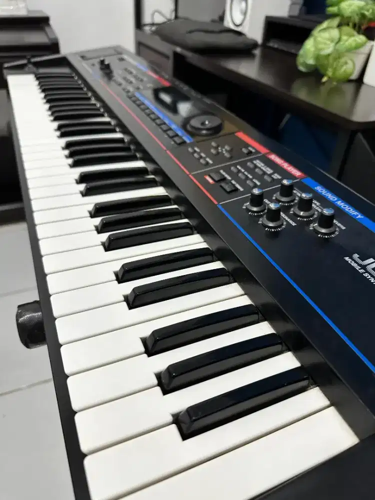 Keyboard Roland Juno Di (bukan Yamaha atau Korg)