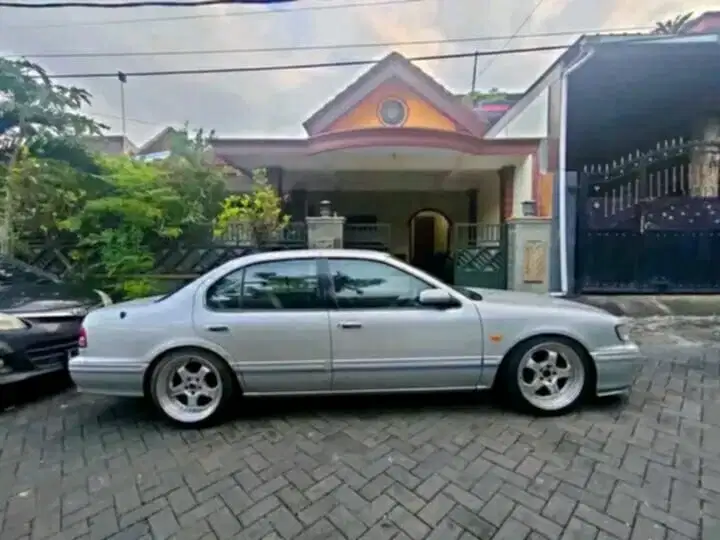 Nissan Infiniti 1997 Bensin