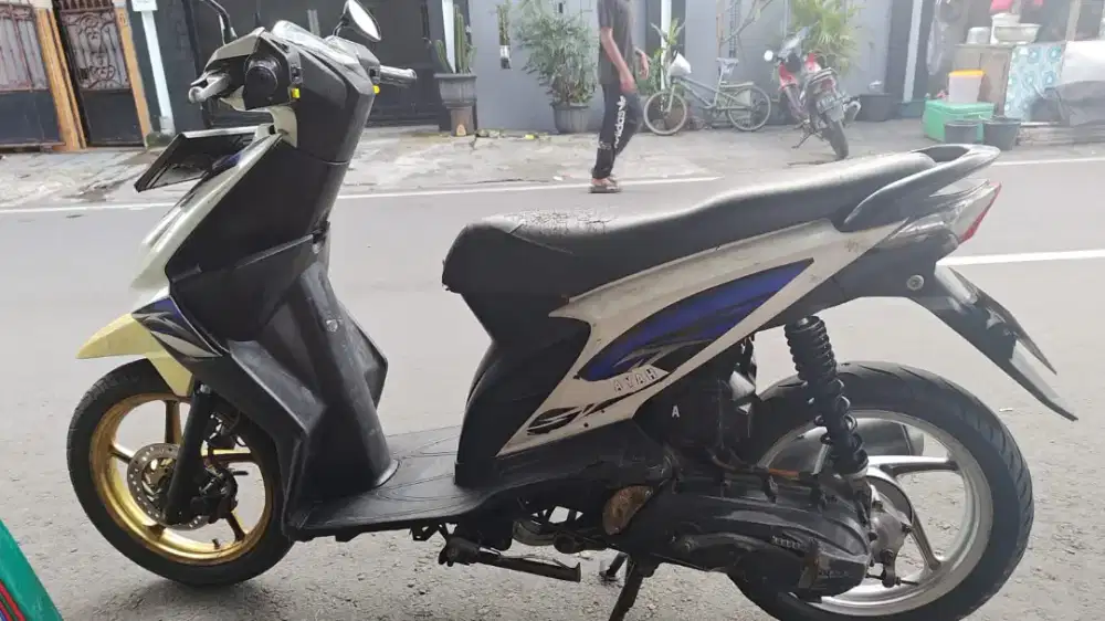 Dijual Motor Honda Beat Karbu 2012