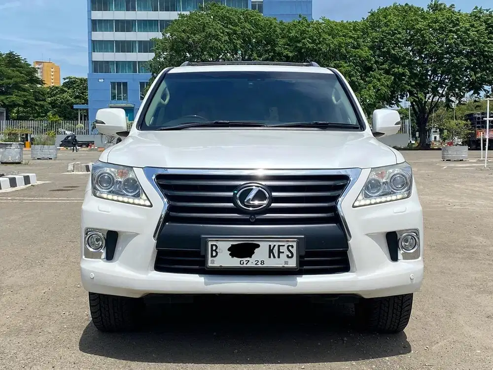 LEXUS LX570 AT PUTIH 2013