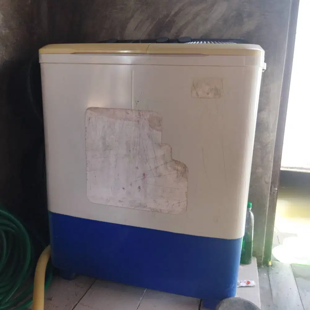 MESIN cuci merk AQUA 8,5KG