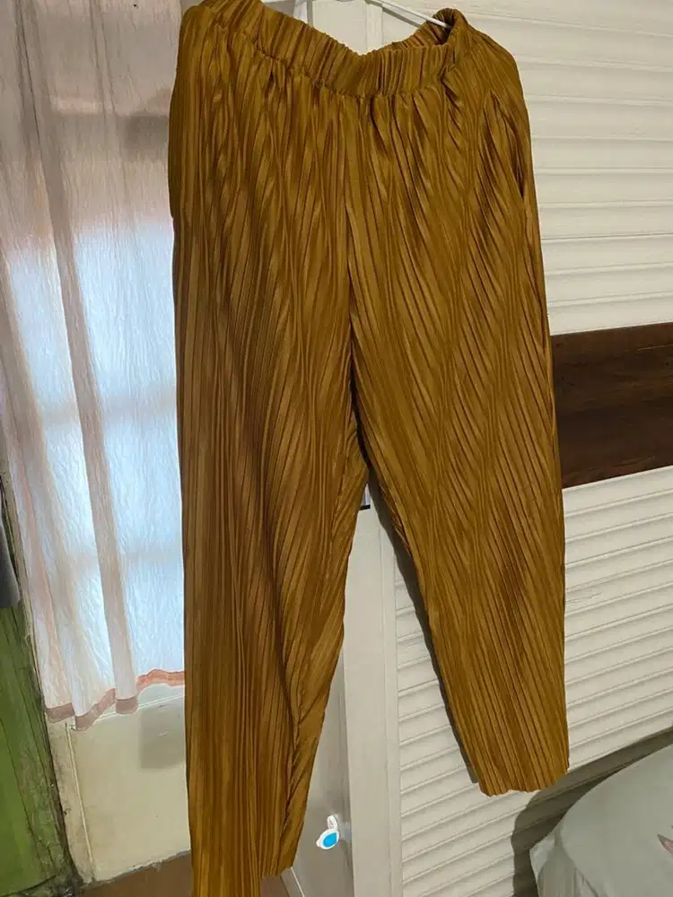 Celana plisket panjang