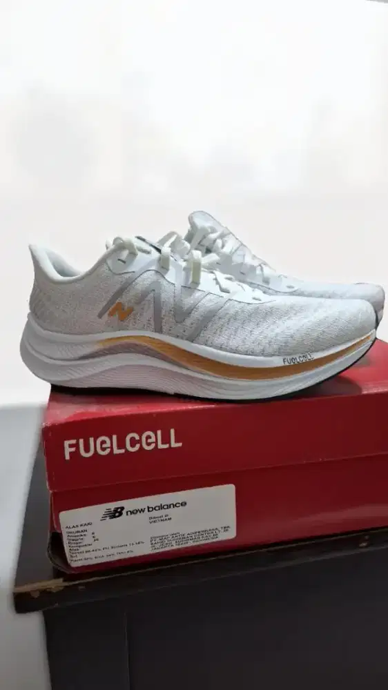 Sepatu jogging Wanita merk New Balance